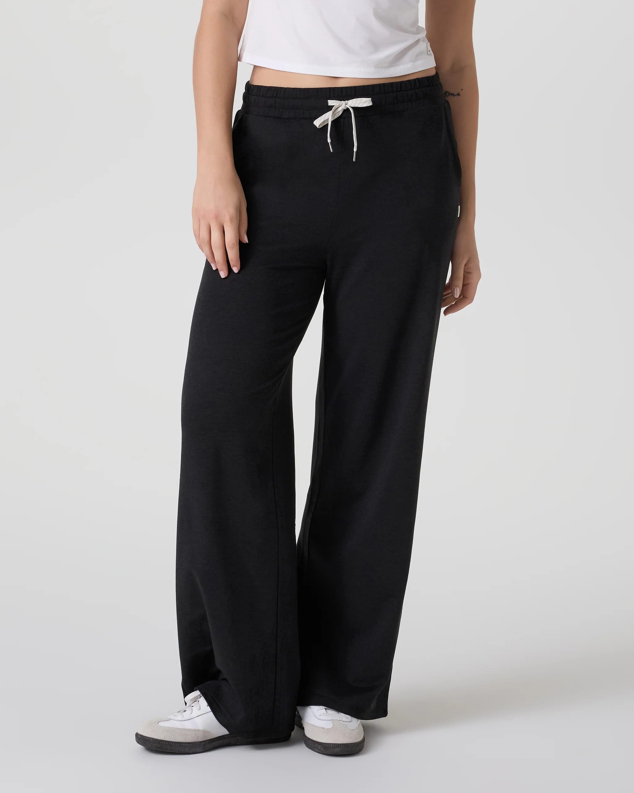 Halo Essential Wideleg Pant | Vuori Clothing (US & Canada)
