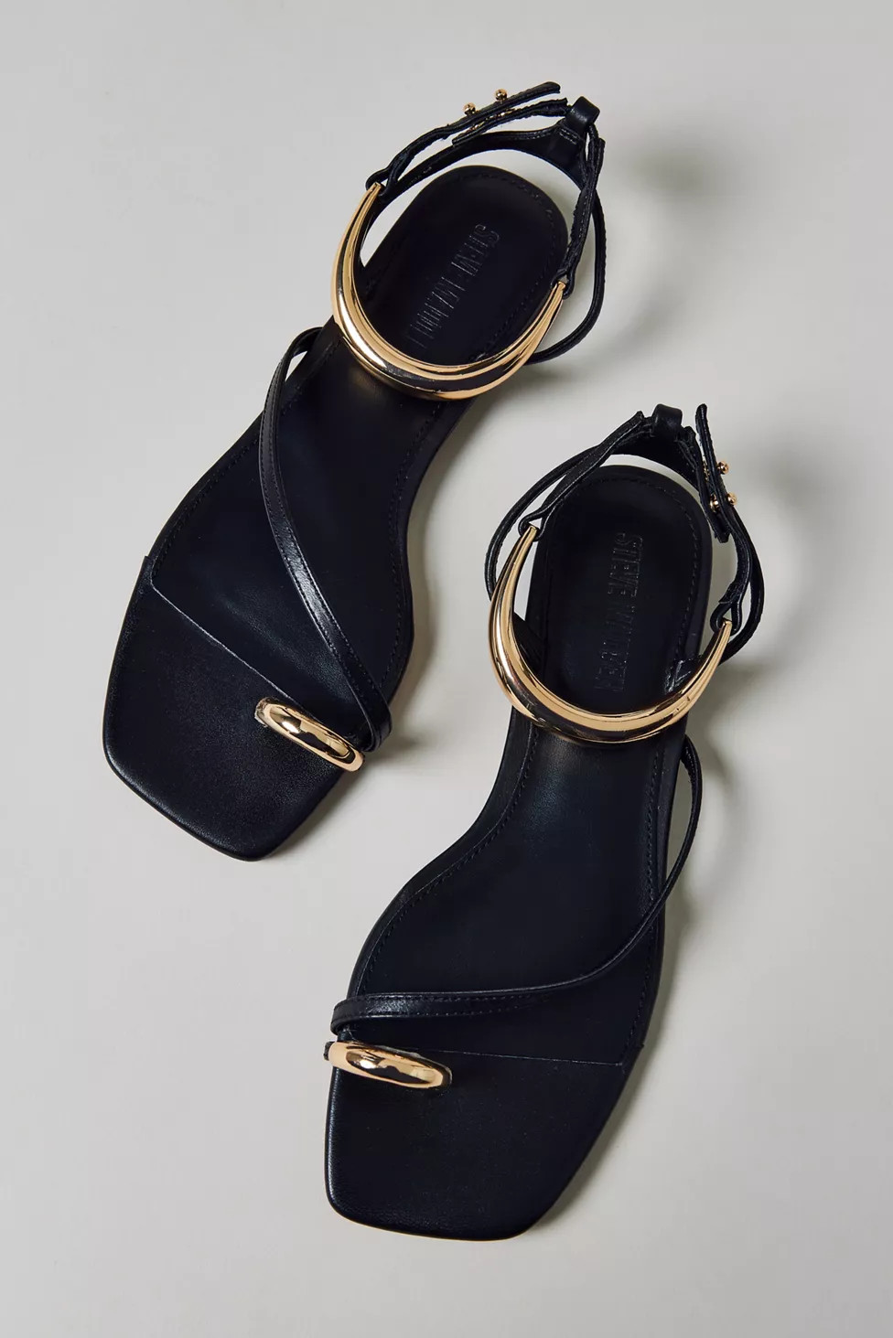 Steve Madden Odyssey Flat Leather Sandal | Urban Outfitters (US and RoW)
