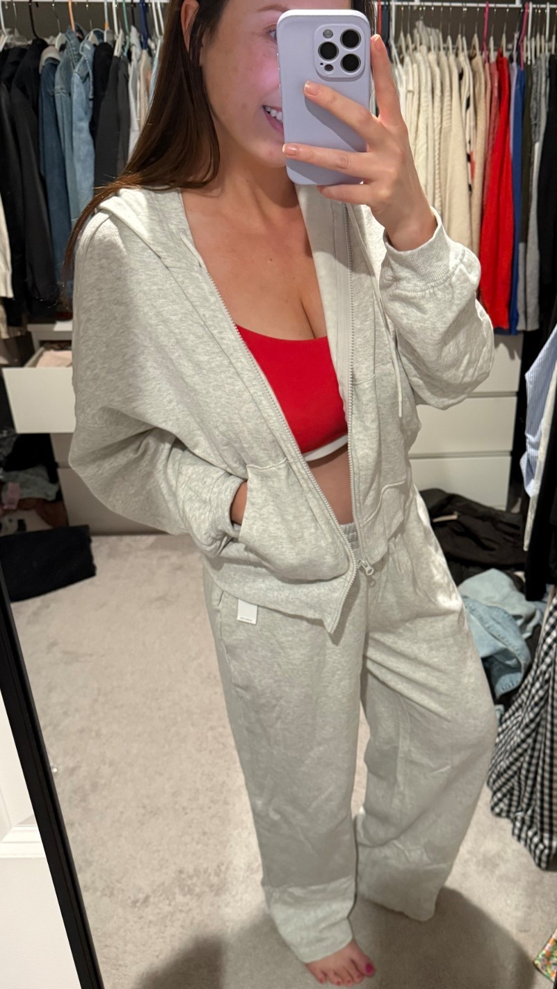 Wearing medium in both for an oversized fit

#LTKFallSale #LTKStyleTip #LTKSaleAlert