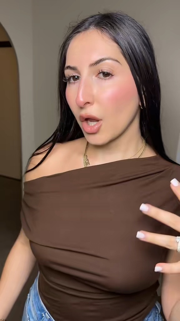 So flattering! 

#LTKFestival #LTKdayinmylife #LTKootd