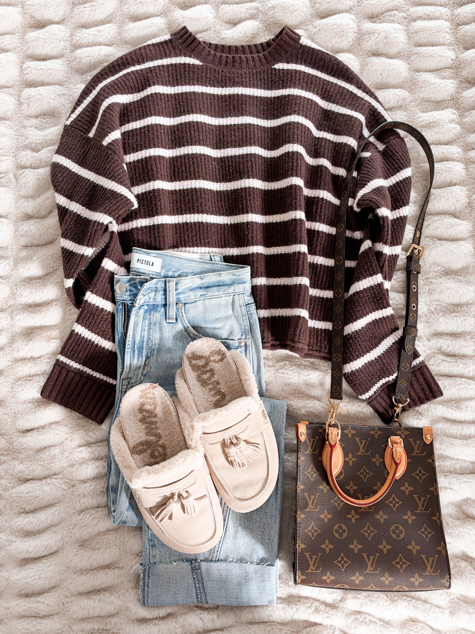 Chocolate brown stripes, relaxed jeans, and loafers—one of those easy fall outfits I’ll be reaching for on repeat 🤎

Comment LINK and I’ll send you the details.

#LTKootd #LTKmomlife #LTKOver40