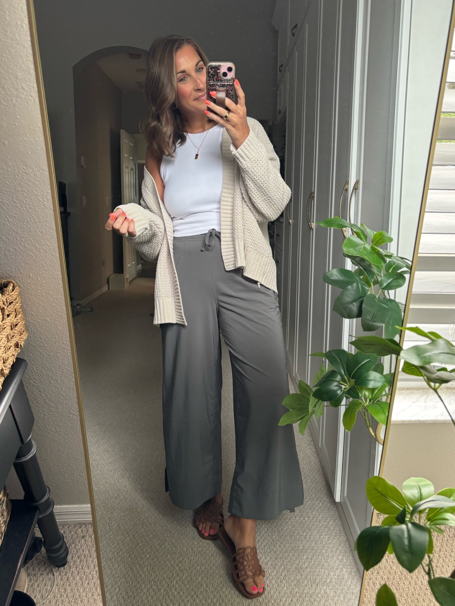 Love these pants so much!! Lightweight and airy- perfect for summer, fall & travel 

TTS: medium