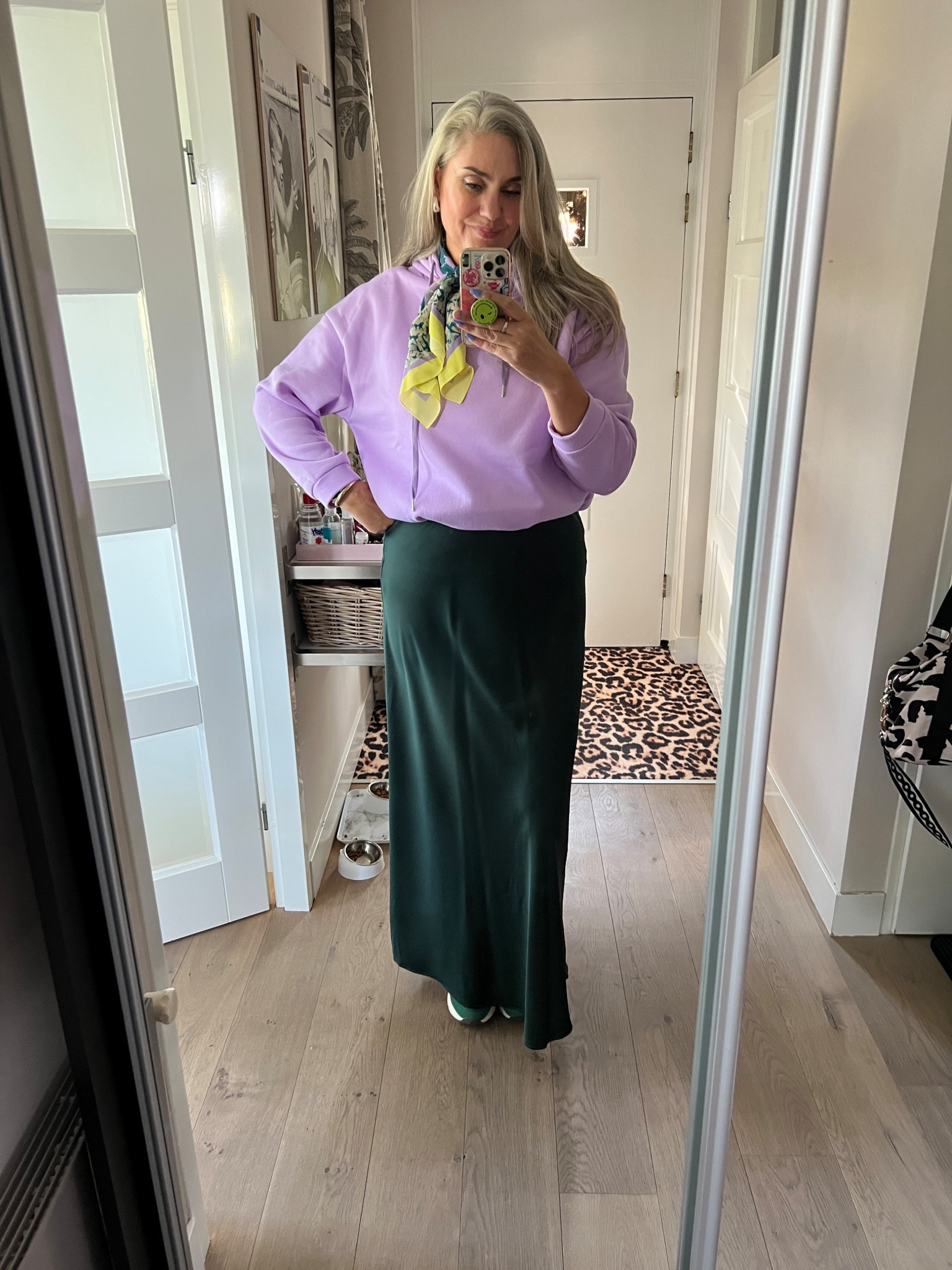 OOTD - Friday. An old lilac hooded sweater paired with the prettiest bottle green maxi skirt, colored chunky sneakers (ly, Scapino), silk scarf is old H&M (I think). 



#LTKnederlands #LTKstyletip #LTKeurope