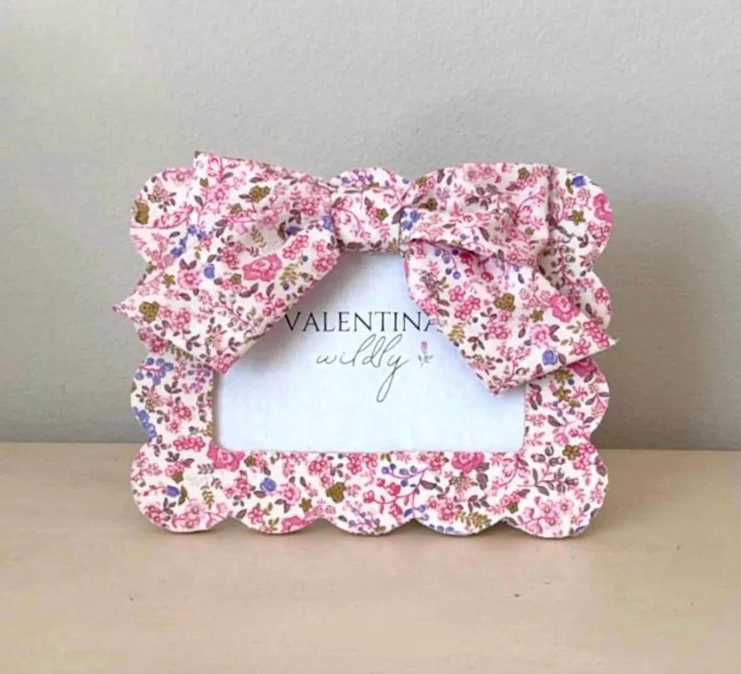 Floral Scalloped Picture Frame: 4x6 Pink Bow, Baby Girl Nursery Decor | Etsy (US)