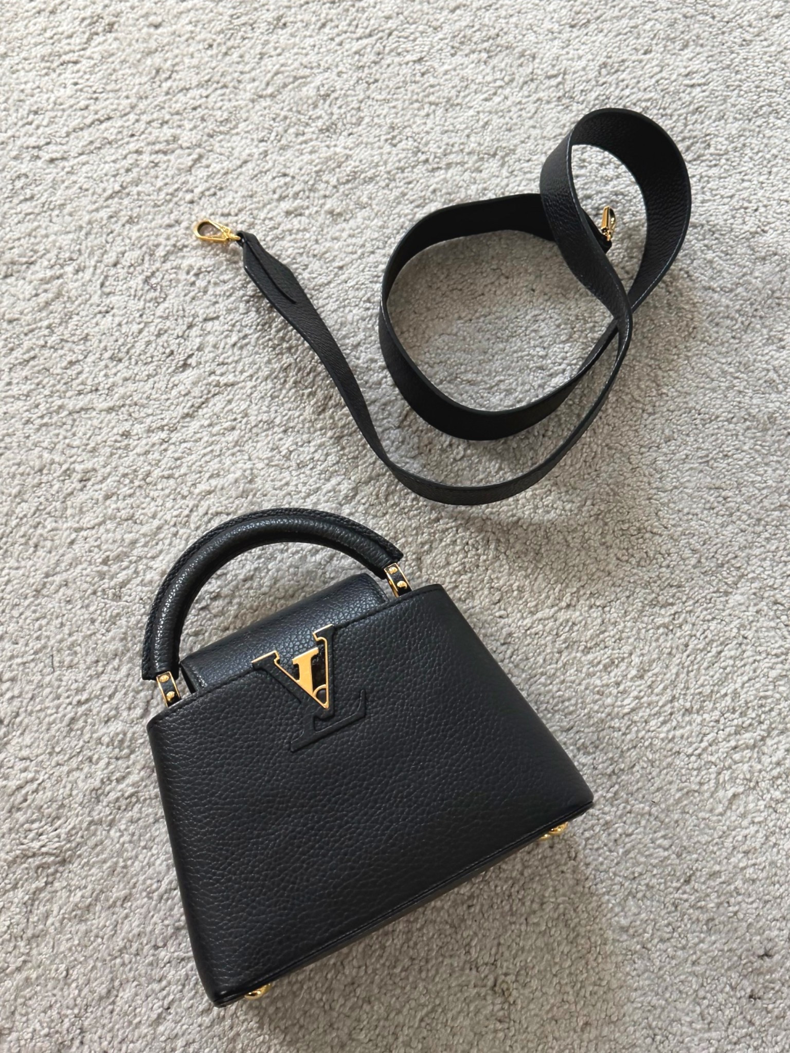 Honestly, such a great bag, small and size, but has great room on the inside to fit everything you need to carry for the day

Amazing quality leather #louisvuitton #handbags #blackleatherbags

#LTKgrwm #LTKootd