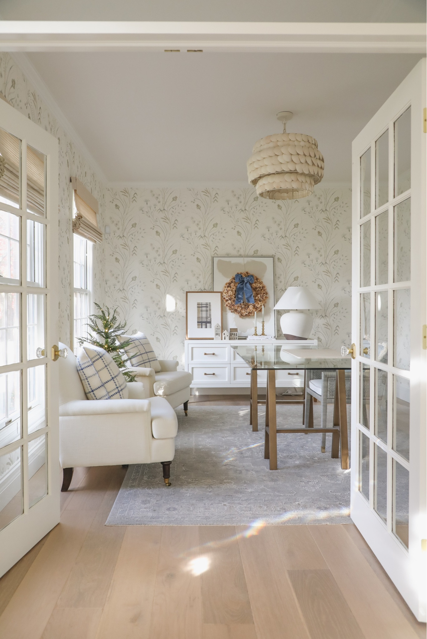 Holiday decor, home office, Serena and lily, Home decor, wallpaper, wreath, Target studio McGee. Christmas decor, holiday sale Sale

#LTKhome #LTKHoliday #LTKHolidaySale