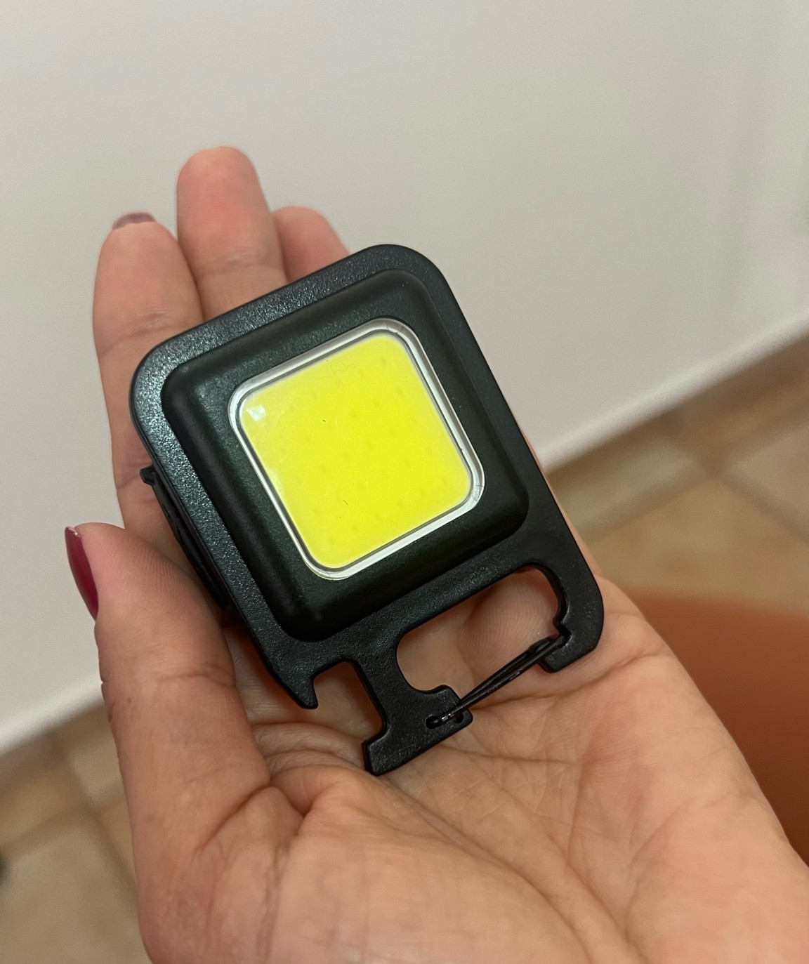 SUPER BBB. Prática e potente, indicação do meu amigo fotógrafo e preciso deixar aqui! Ela tem até um piso que pisca, mas eu comprei pra conseguir gravar ou fotografar em qualquer lugar e horário. Facilitou muito a minha vida!

#LTKbrasil #LTKtravel #LTKGiftGuide