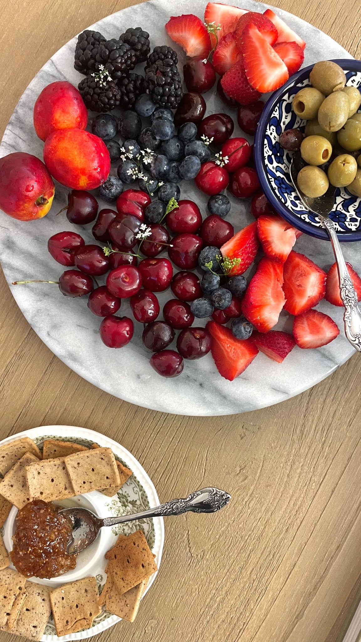 Marble lazy susan, stainless steel teaspoons


#LTKHome