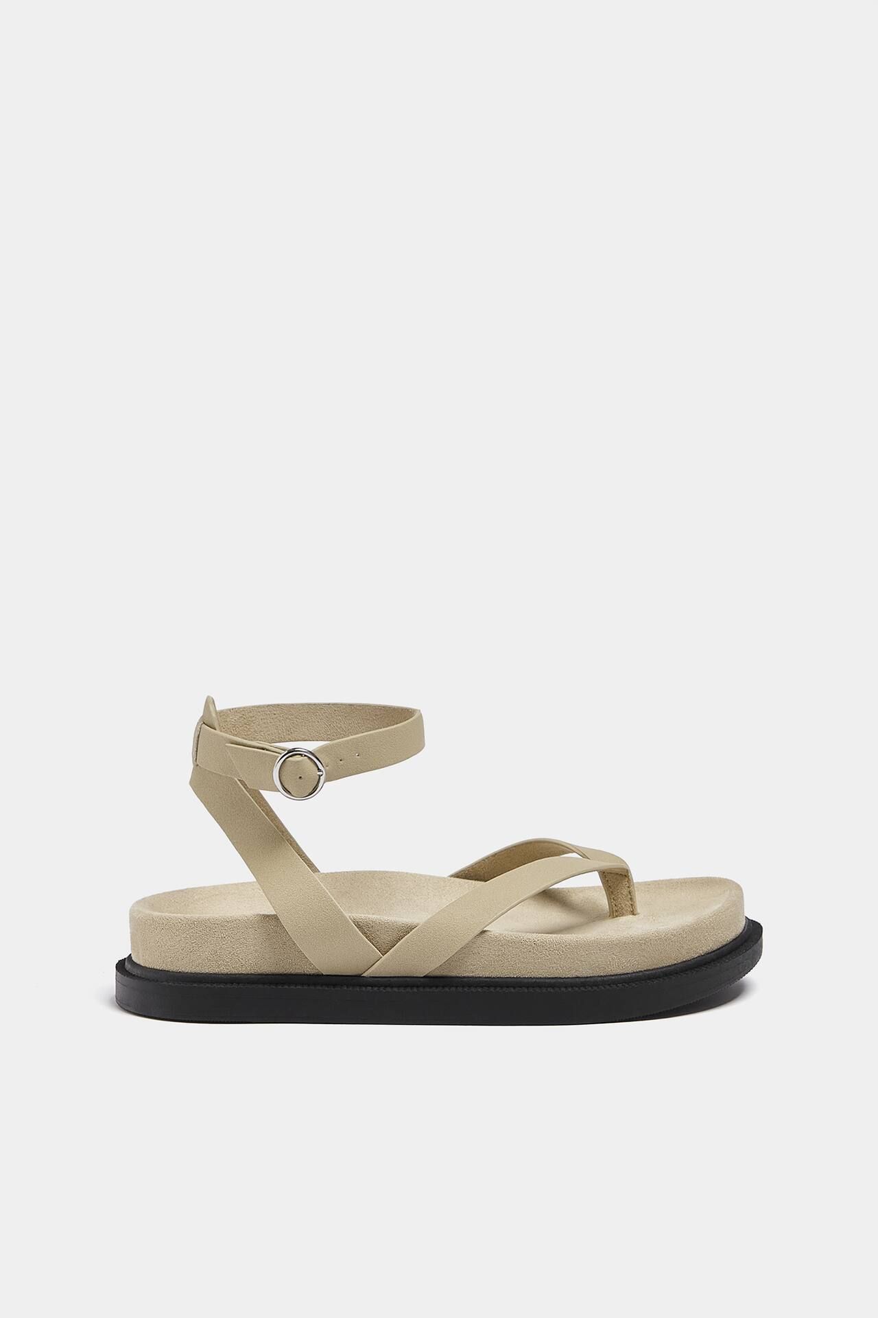 Urban strappy sandals | PULL and BEAR UK