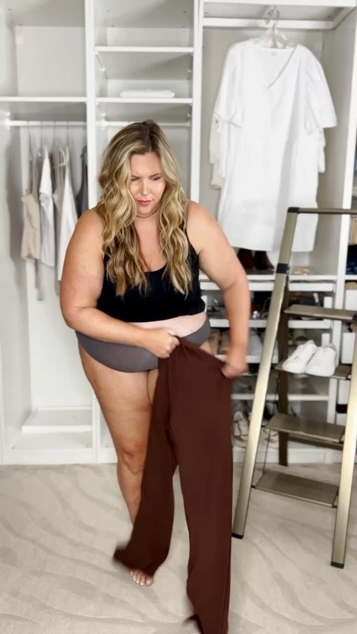 Wearing an XXL in everything here - they fit like a true 2X! So comfy!


Aerie finds, aerie favorites, plus size fashion, plus size outfit inspo, early fall outfit inspo, styling tip

#LTKActive #LTKSeasonal #LTKPlusSize