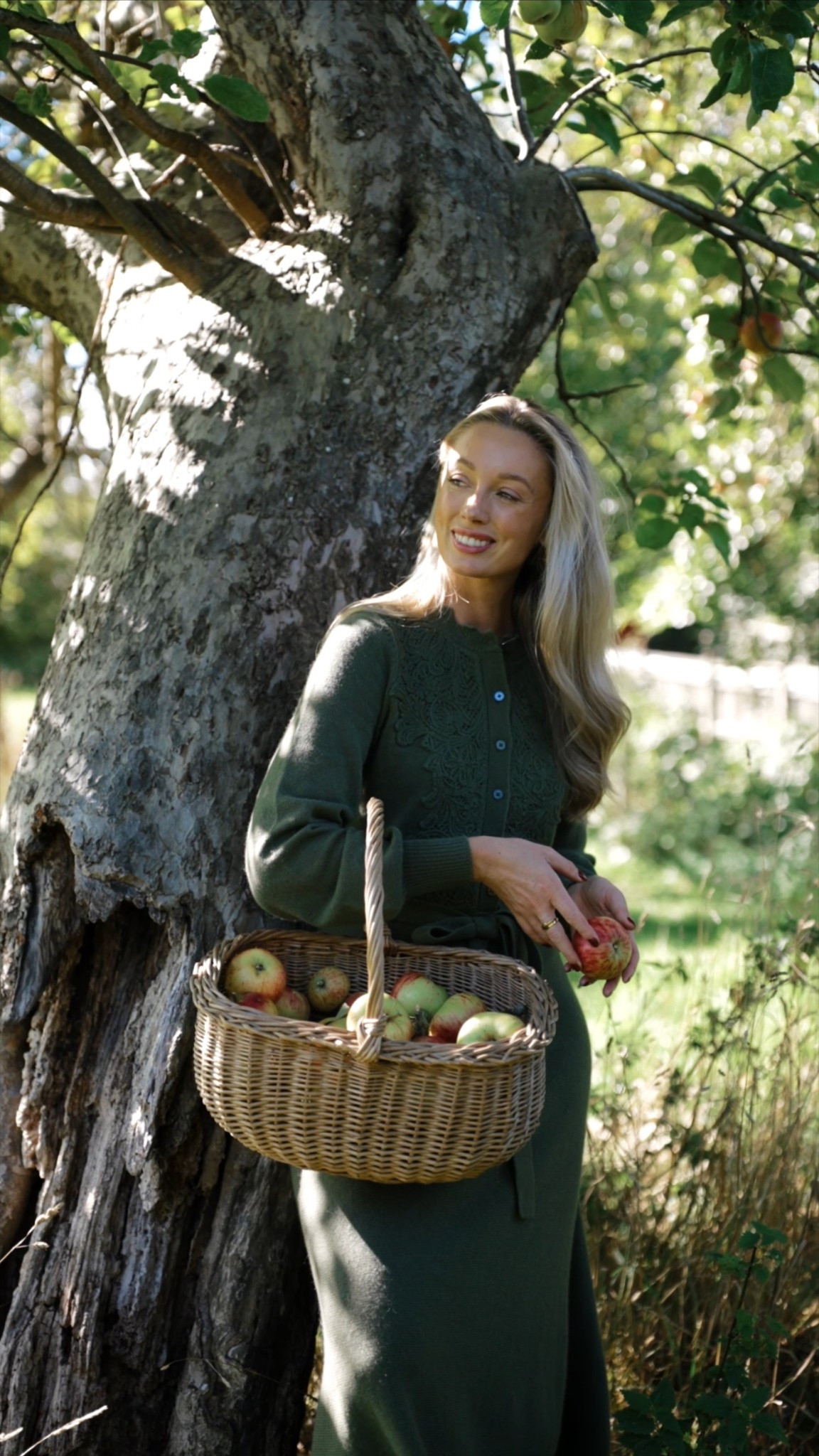 The perfect pieces to elevate an Autumn wardrobe 🤎✨ I’ve been wearing this green knit dress on repeat, and swipe to see my cosy layering pieces (and the last side for the best thing I’ve harvested from my raised beds this month!) 🍂



#LTKeurope #LTKuk #LTKautumn