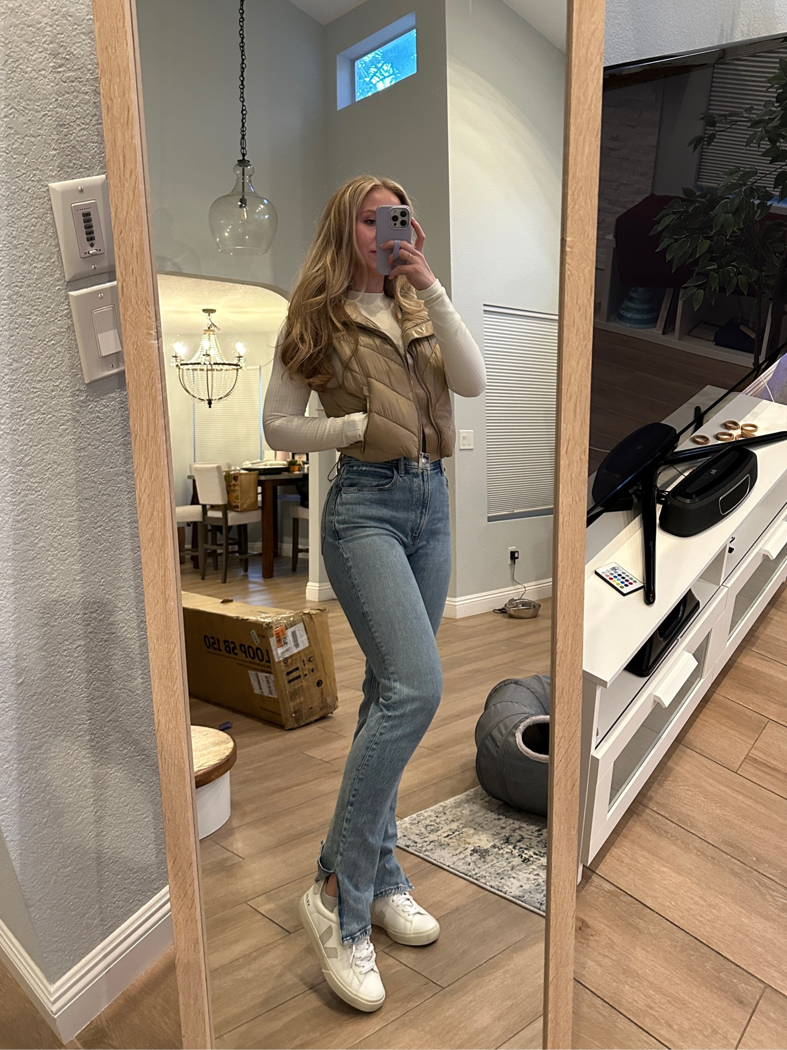 Vest: size S
Jeans: 25L
