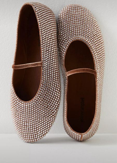 Rhinestone flats 

#LTKparties #LTKshoecrush