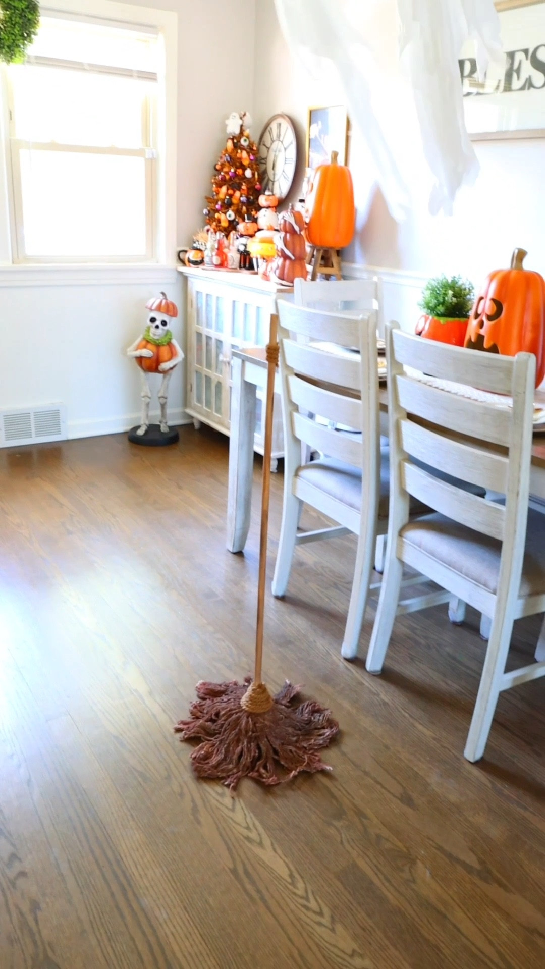 Floating Broom DIY

#LTKhome #LTKHalloween #LTKVideo