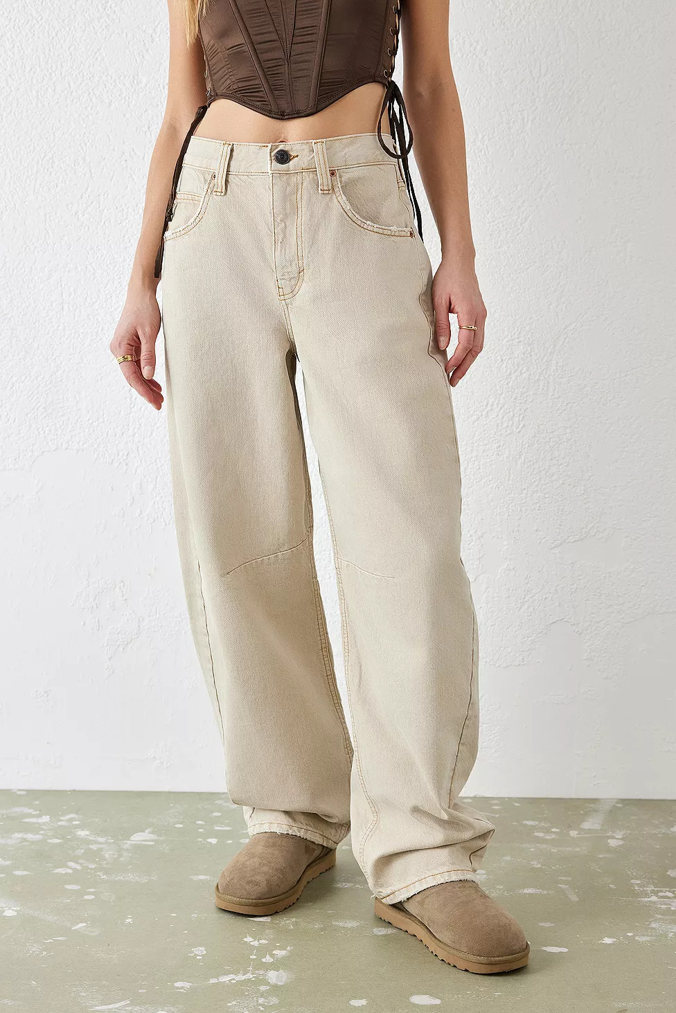 BDG Creme Logan Cinch Back Boyfriend Jeans | Urban Outfitters (EU)
