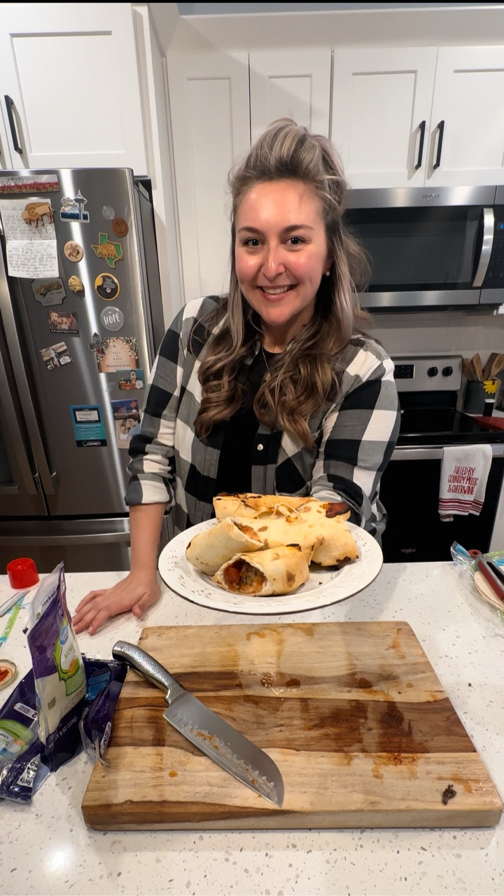 Italian Flautas are one of my favorite quick and easy meals!! This recipe is so simple to follow! Let me know if you try this one!! 

#thearthurs #arthurfarmhouse #cookingwithsunshine #sunshinekitchen #homemade #homecooking
