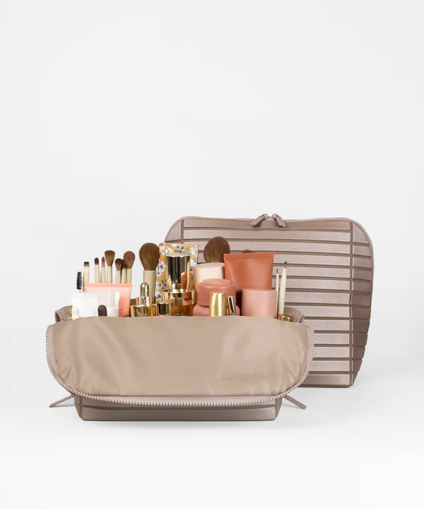 Colors: Onyx | Parallelle