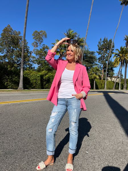 Palm trees and pink🌸🌴

Chic in Pink🤍🌸🕶️
Beverly Hills, California 

Casual & chic #ootd

Catherine Kut from the Kloth distressed boy friend Jean fits tts
Comes in several washes and colors

White Madewell ribbed tank top tts

H&M pink over sized blazer  tts 

Pearl slide sandal by Steve Madden 

Gucci sunglasses 

Pearl bracelets (old) linked similar 

#LTKFindsUnder100 #LTKStyleTip #LTKShoeCrush