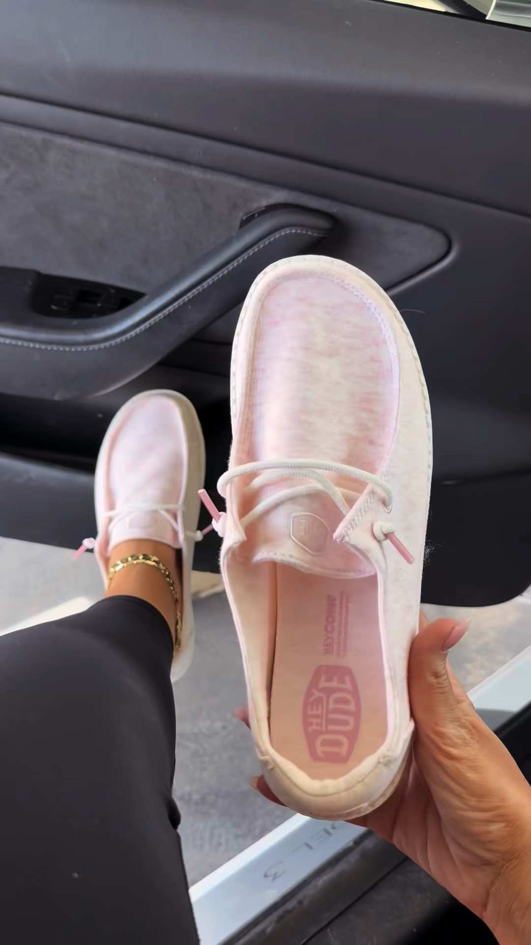 Please, pink hey dudes are absolutely perfect!

#LTKootd #LTKdayinmylife #LTKgrwm