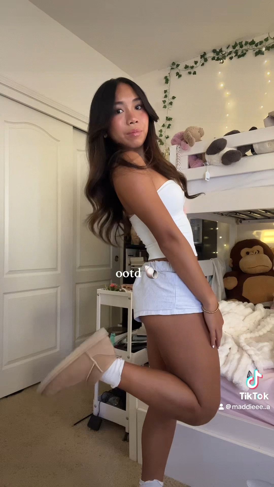 top: aritzia 2xs 
shorts: brandy keira striped boxer shorts
shoes: ugg minis in sand

#LTKVideo