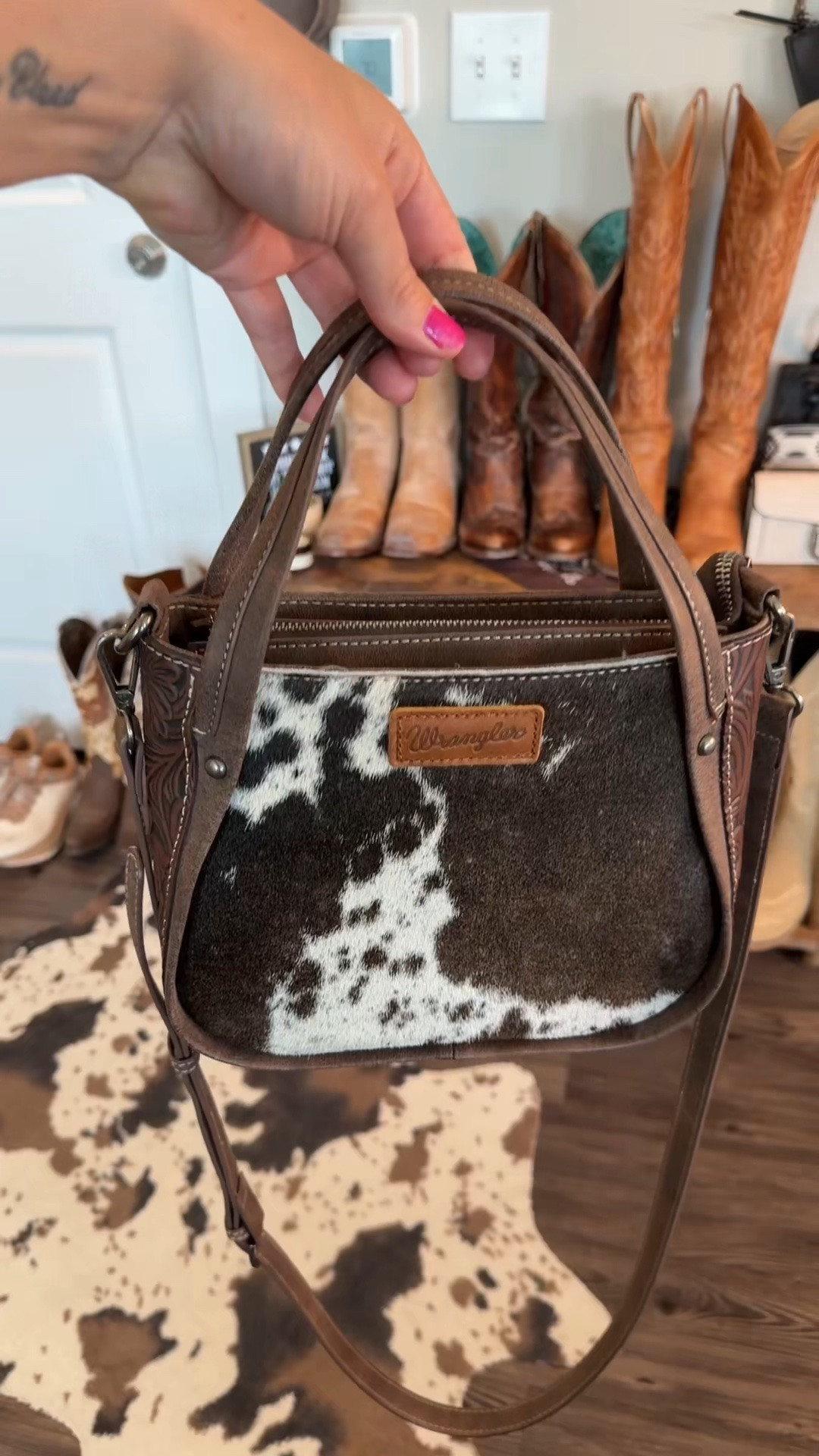 The bag I grab for most? Definitely this little cowhide number 🤎😌🌵 #westernfashion #westernstyle #wranglerhandbags