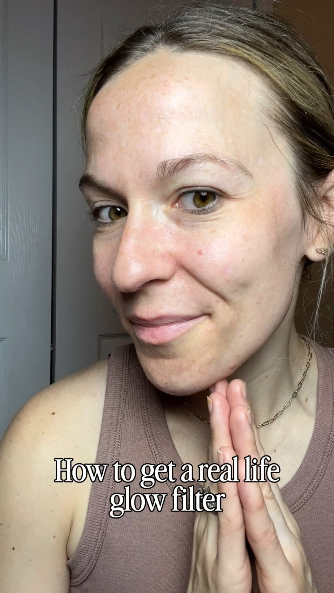 This primer makes my skin look SO smooth without feeling heavy 🤍

The Vidivici Skin Illumination Mochi Primer has this lightweight gel texture that melts right into the skin while blurring pores and adding hydration at the same time.

It’s infused with ceramide and collagen so your makeup goes on smoother, lasts longer, and still looks fresh hours later ✨

I love that it gives that soft, healthy, glowy base without feeling greasy or silicone-heavy like some primers do.
Perfect for busy mornings when you want your makeup to actually stay put AND look natural 💋

Follow for more beauty finds that make life easier
Save this for your next makeup restock
Send this to the friend always chasing the smooth skin filter look ✨

#vidicici #skinillumination #mochiprimer #skinseoulambassador