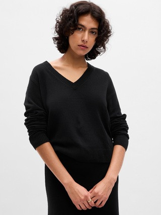 CashSoft V-Neck Sweater | Gap (US)
