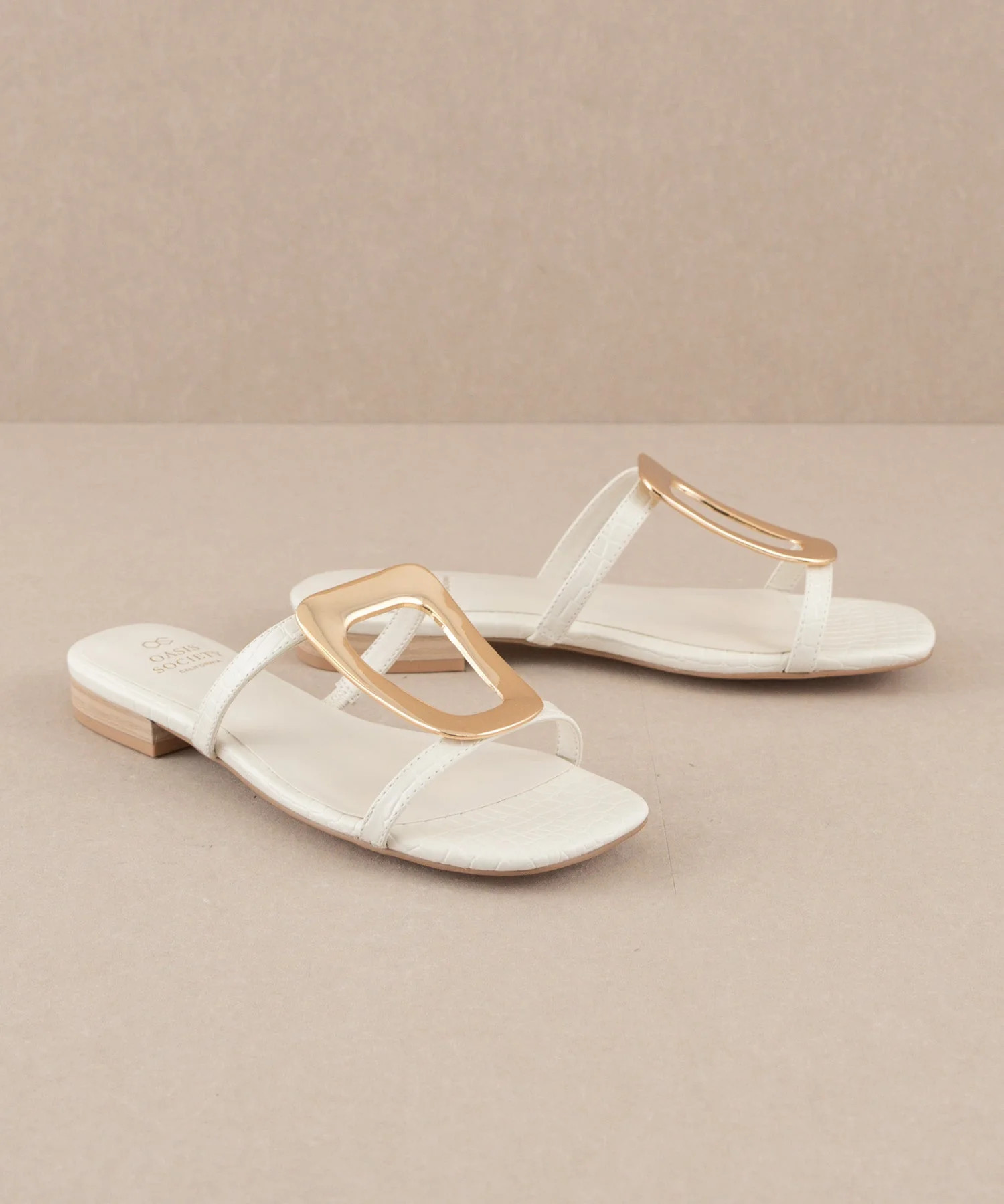 The Amiyah | White Statement Buckle Sandal | Oasis Society