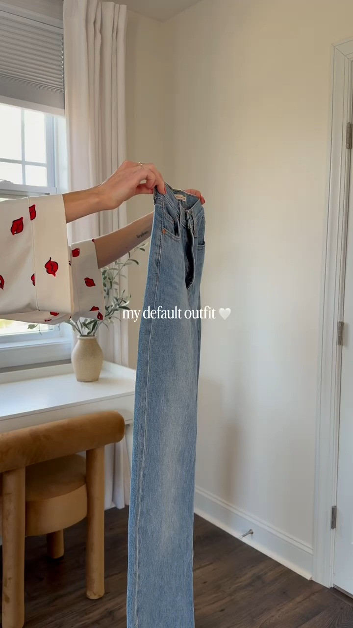 My “I don’t know what to wear” outfit formula is always something like this: jeans, a casual top, sneakers, and a few accessories to pull it all together! 

#LTKootd #LTKSeasonal