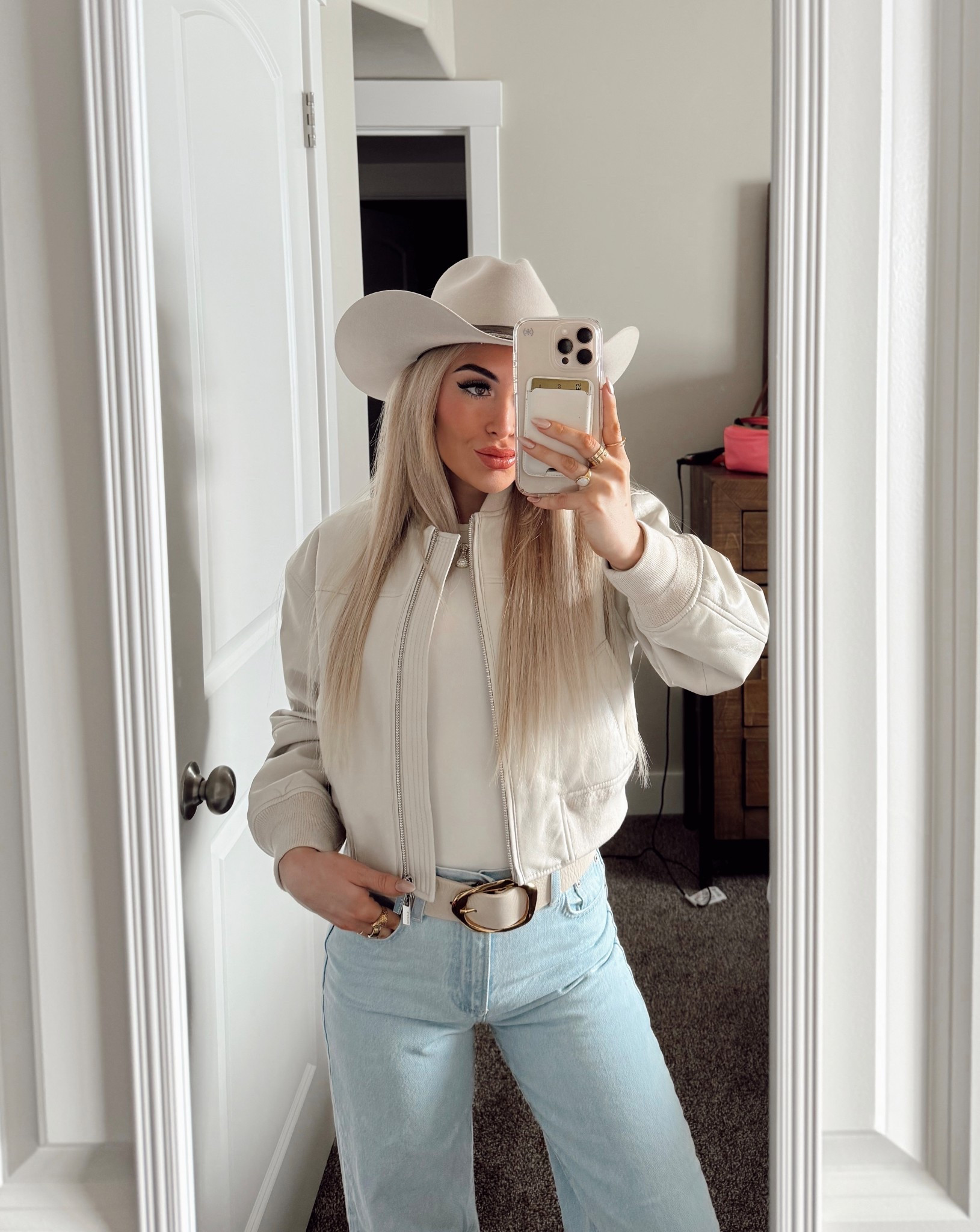 OOTD in Idaho 🤠

wearing a size 23 in the jeans, XS in the top & belt, and a 2XS in the jacket! Hat is custom made from kemosabe so I can’t link it :( 

#LTKSpringSale #LTKFestival #LTKTravel