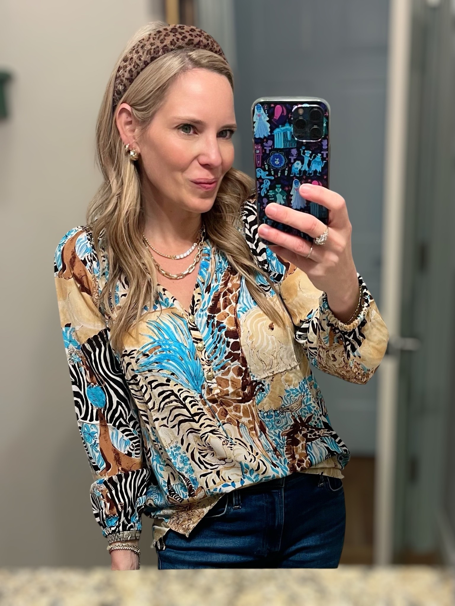 Animal prints meet coastal chic 🌊🐆 Loving this mix of bold prints and luxe accessories for an elevated everyday style. I paired the classic Lilly Pulitzer Elsa Silk Top with my favorite Mother Denim Smarty Pants Flood jeans for an effortlessly polished look. To tie it all together, I added a leopard headband and chic Target slingback flats 🐆💙—because mixing prints is always a win!

Gold jewelry layers from Melinda Maria Jewelry (Lil Frankie Chain, Baby Julian Loves Diamonds, and Baroness Huggies) add the perfect shine ✨. This outfit is all about mixing textures, colors, and prints while keeping it fun and sophisticated.

Perfect for fall outfits, date night looks, or a day-to-night transition style 🍂👖.

🛍 Shop the look below and recreate this animal print + luxe coastal vibe!

⸻

✨l Lilly Pulitzer Elsa Top, Mother Denim jeans, fall fashion 2025, animal print outfit, coastal chic style, Amazon headband, Target slingbacks, Melinda Maria jewelry, fall outfit ideas, effortless mom style, preppy chic


#LTKFindsUnder100 #LTKFindsUnder50 #LTKOver40