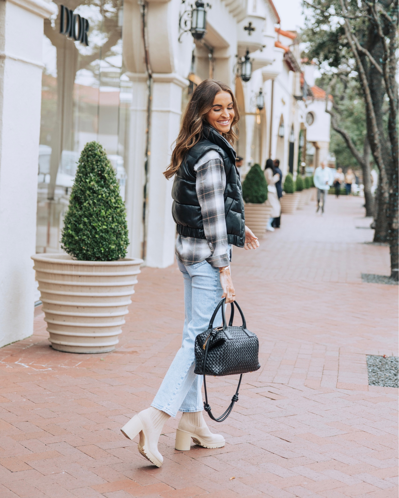 the black friday sale we’ve all been waiting for! 😍 @abercrombie is doing 25% off sitewide AND yall can use code AFLAUREN for an extra 15% off! 🙌🏻 sharing more of my top picks from this sale on stories today! ❤️ #ad #abercrombiepartner

#LTKSeasonal #LTKCyberWeek #LTKsalealert