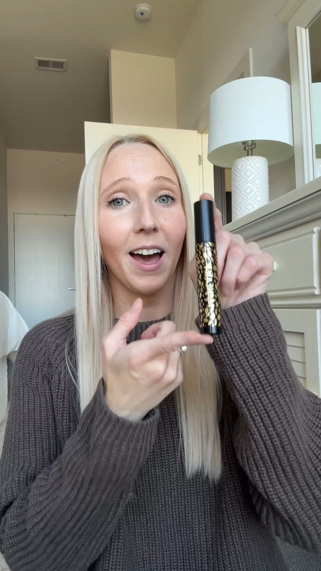 My top five makeup products from @Tarte✨ This is the best lengthening mascara!

1. Freckle stick / highlighter duo 
2. Maneater mascara
3. CC cream shade medium
4. Shape tape blur concealer - shade light
5. Maracuja juicy lip plump - shade cherry blossom


Freckle stamper, Tarte makeup, lengthening mascara, glowy foundation, creamy concealer, highlighter stick, juicy lip plump, Tarte lip balm, makeup essentials, beauty gift ideas, Tarte gifts