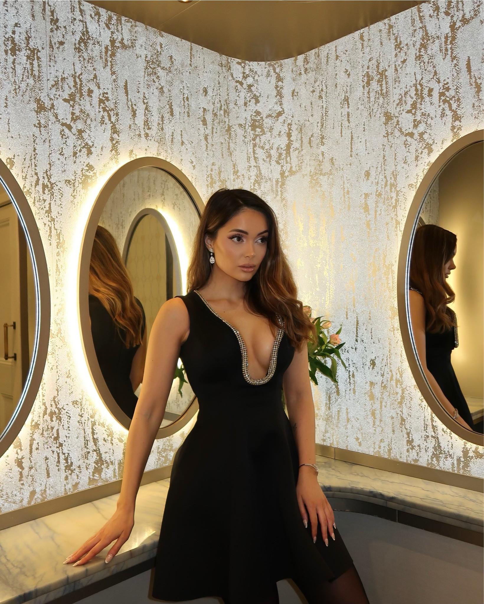 LBD 🌹 DISCOUNT CODE: “zaraanne19” 15% off Goddiva 

#valentinesday #valentinesdayoutfit #valentines #valentinesoutfit #valentinesdaydress #lbd #dress #blackdress #alinedress #lowvneckdress #lowneckdress #minidress #simpledress #blacktie #blacktiedress #sparklydress #eveningdress #birthdayoutfit #reddress #reddressinspo #outfitideas #outfitinspo #bloggerstyle #zaraanne #zaraanne19 #zarachase #zaraannechase #datenight #datenightoutfit #datenightdress 

#LTKuk #LTKpartywear #LTKdatenight