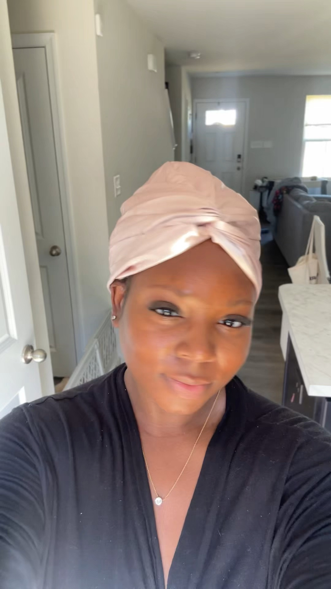 Postpartum hair care essentials 🤍 100% mulberry silk turban! Elevated and protective 🤏🏾✨