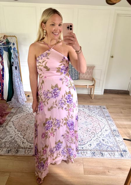 Love the floral print on this! I’m wearing a large. Wedding guest dress 

#LTKStyleTip #LTKWedding #LTKMidsize