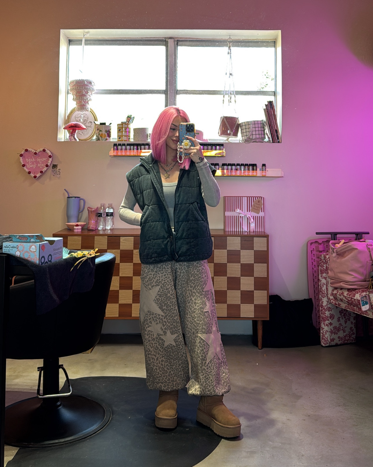 it’s vest and sweats season 👌🏻
linked what i could find 🤍