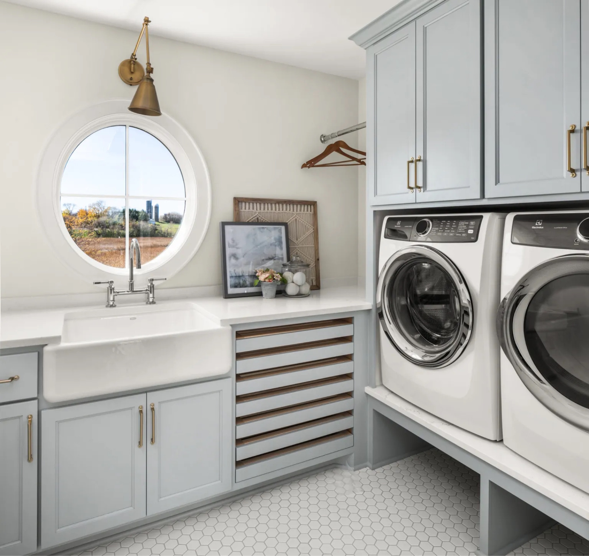 #TheLakeLoft Laundry Room | Alma Homes

#LTKunder50 #LTKhome #LTKunder100