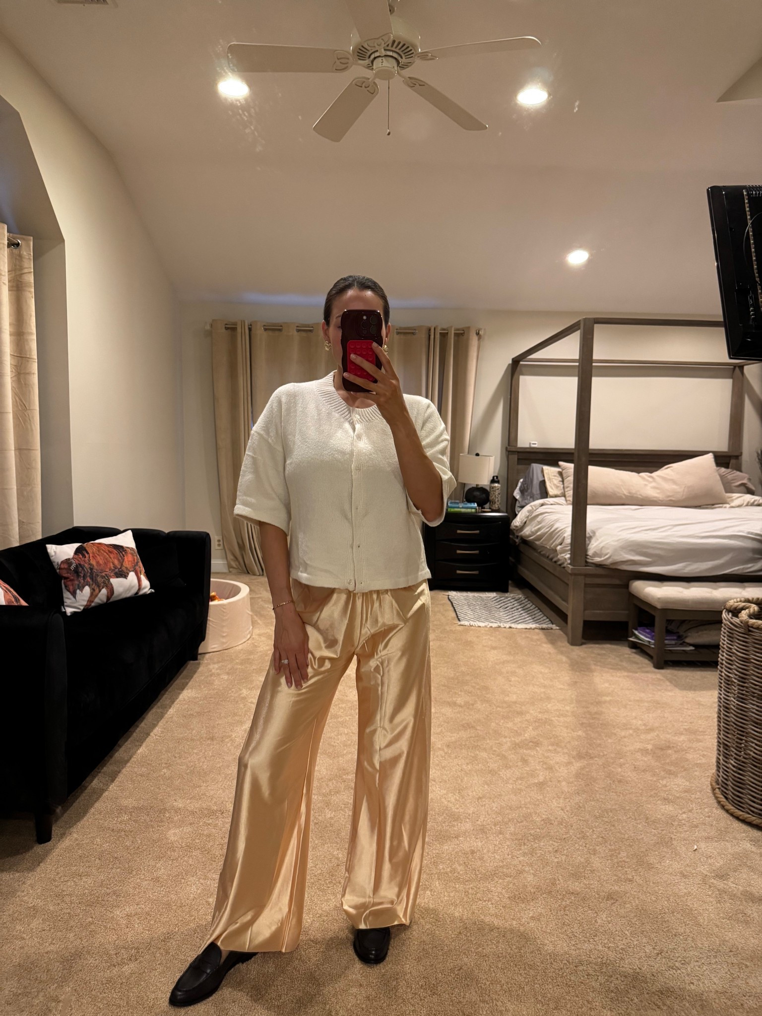 This cardigan is a staple! 

Cardigan-medium
Pants-medium
Shoes-7.5

#LTKFindsUnder50 #LTKStyleTip #LTKShoeCrush