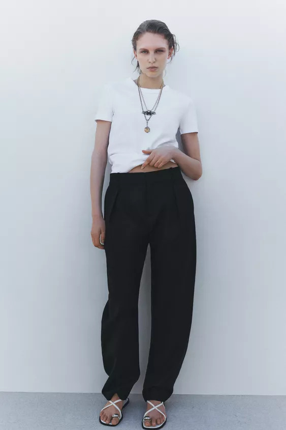 ZARA WOMAN COLLECTIONTrousers made of linen yarn. Mid-waist fit with belt loops. Side pockets. Fe... | Zara UK