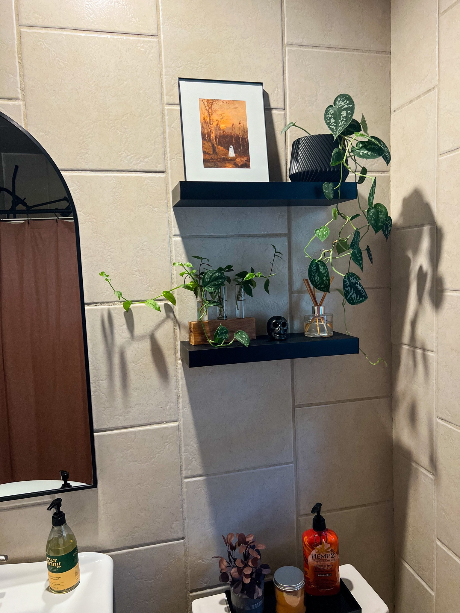 Fall bathroom decor

Halloween bathroom, Halloween print, bathroom decor, fall scents

#LTKHalloween #LTKSeasonal #LTKhome