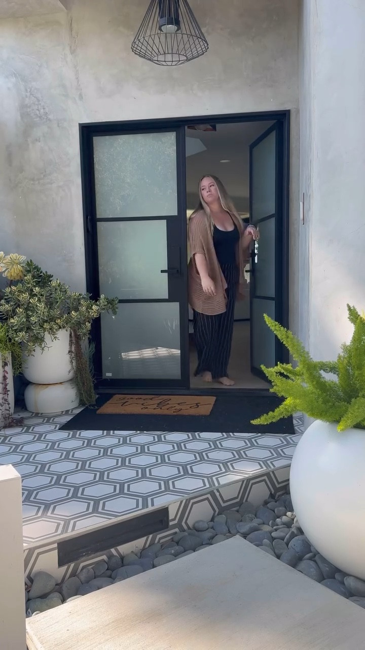 ✨✨✨ When the hacker leaks my camera roll and it’s just 47 pics of my dog begging for food, 12 angles of my coffee table, and one blurry selfie I thought was artsy.

✨✨✨On a side note, some friends and I were chatting about how to organize our camera rolls. Drop any advice in the caption for me!