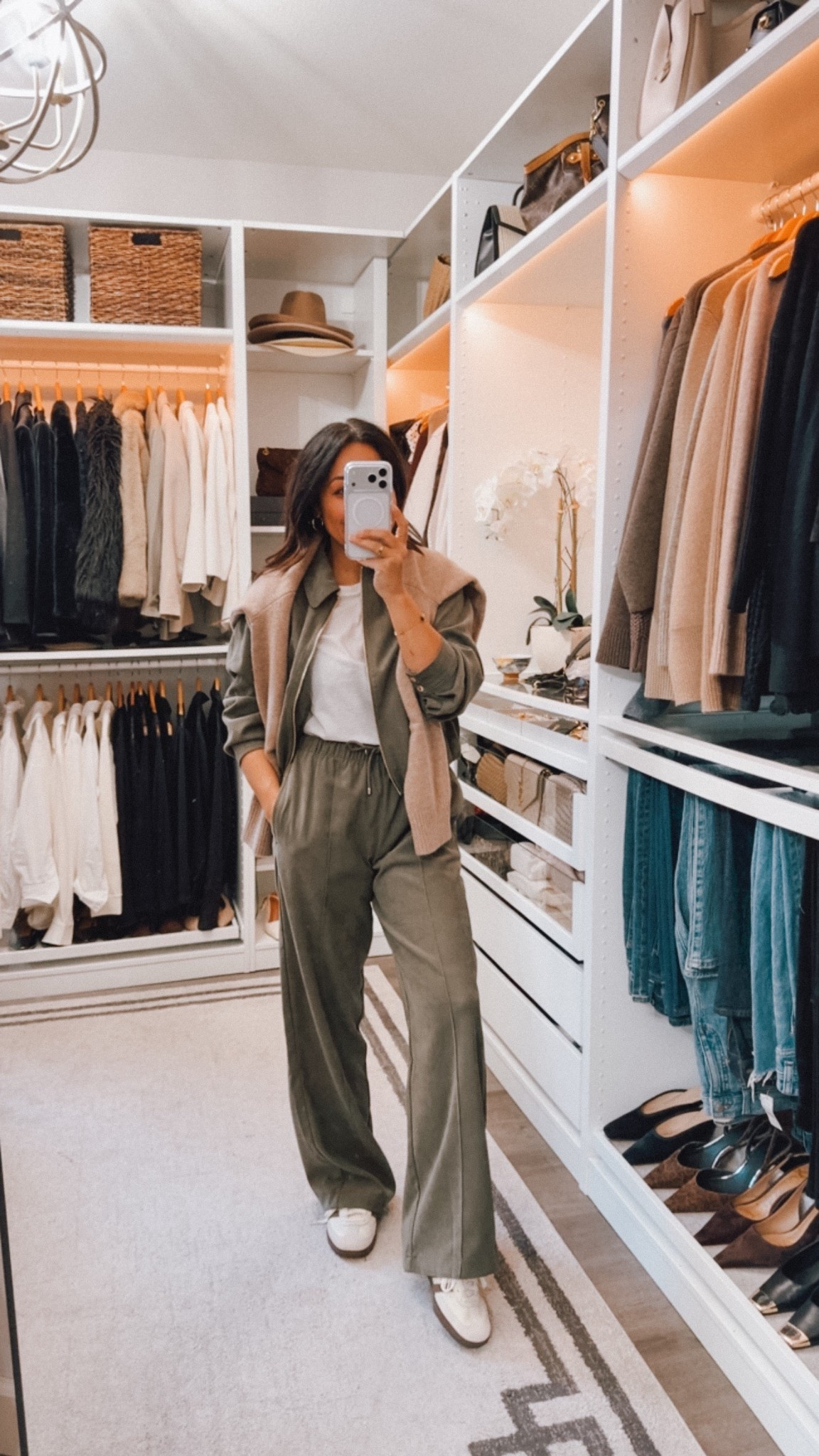 The material on this set is a 12/10 - I saw it in store and snagged it immediately fits TTS

#LTKOver40 #LTKFindsUnder100 #LTKootd