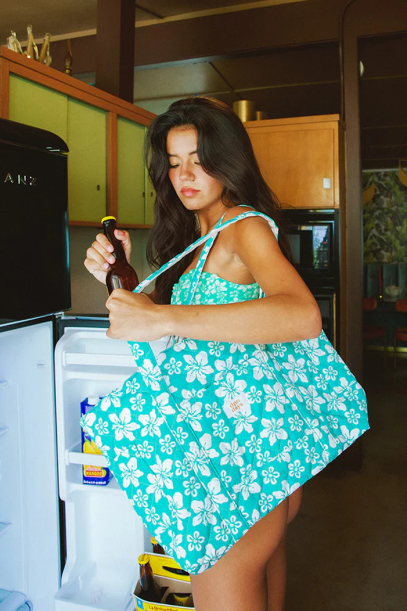 Beach Quilted Tote Bag | Dippin Daisys (US)