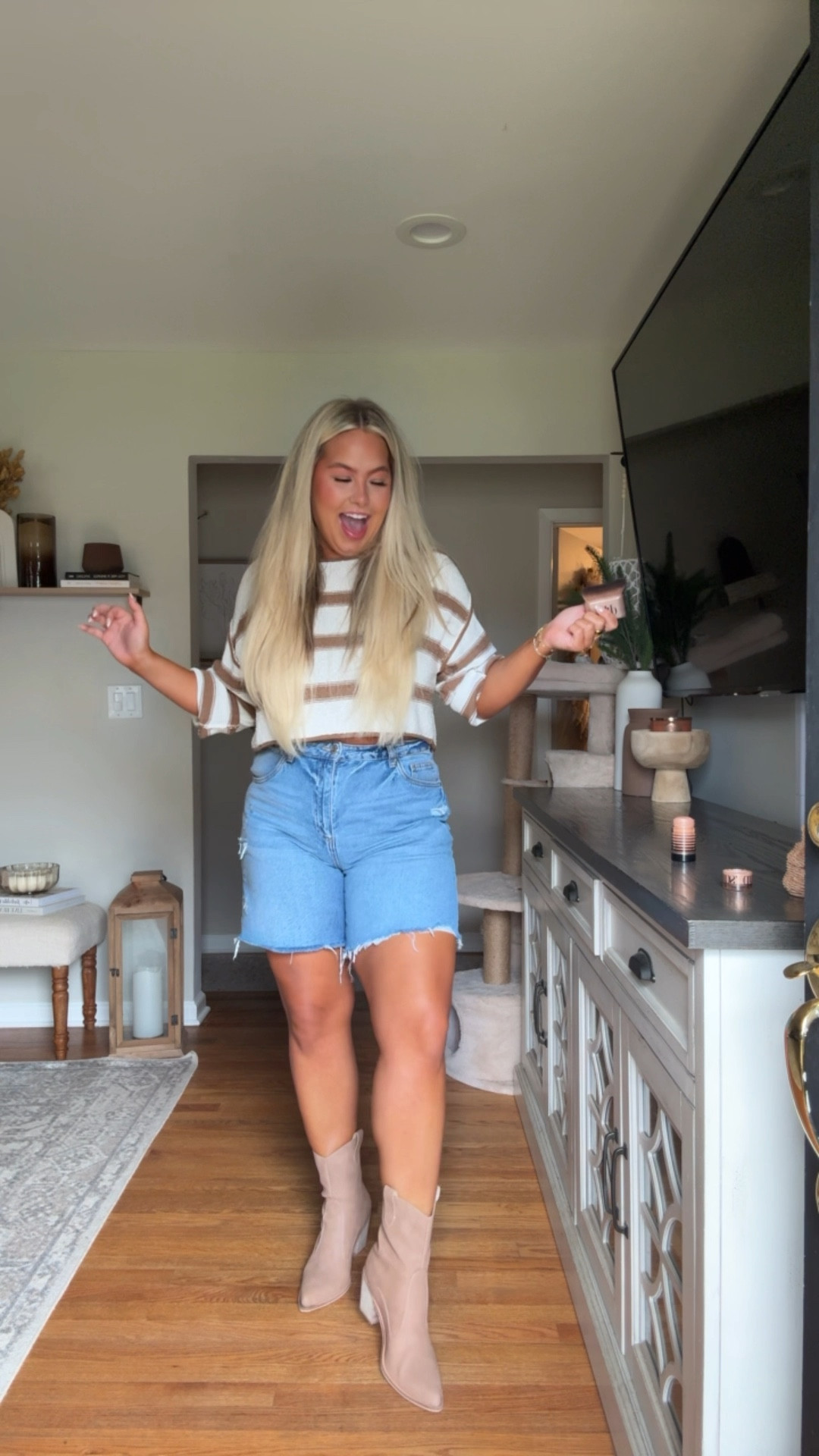 Color HIGH ROAD HIGHLIGHT

#dibs #highlighter #bodyglow #bodymakeup

#LTKSaleAlert #LTKMidsize #LTKBeauty