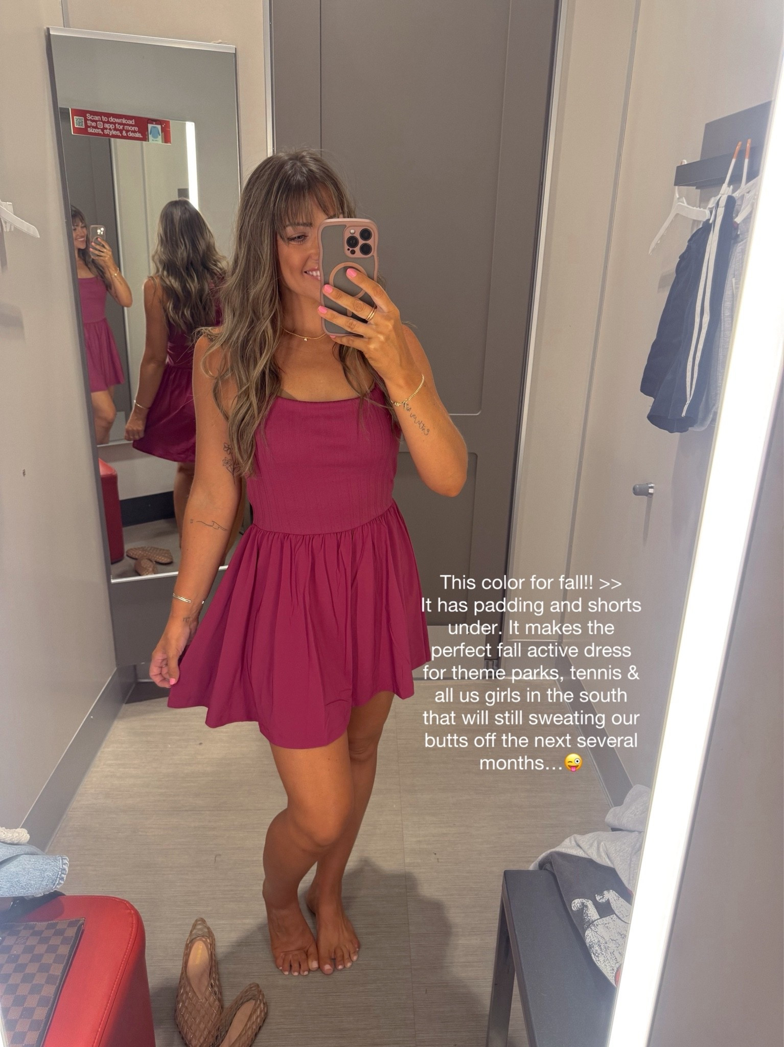 Size small. True to size! The cutest activewear dress for theme parks and mom life :)