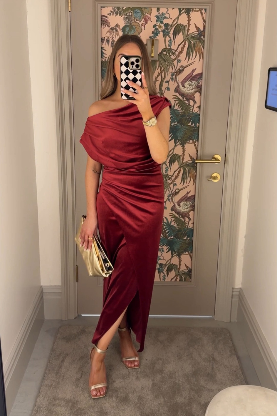 Velvet midi dress for party season or black tie. 

#LTKpartywear #LTKwinter #LTKautumn