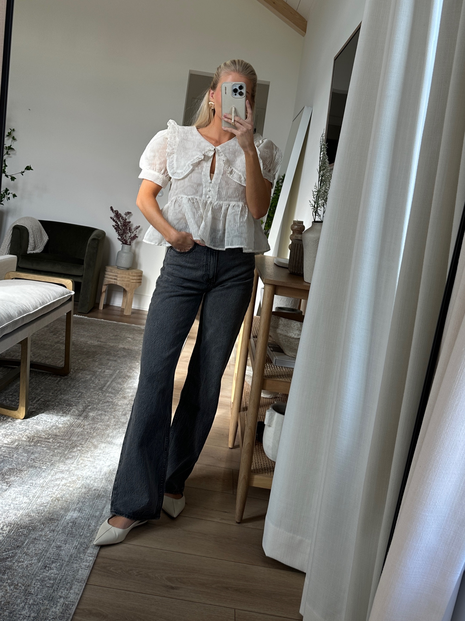 Med in top, small in bodysuit, 26 reg in jeans, true size in shoes 