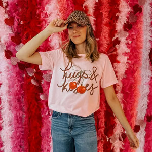 Hugs & Kisses Tee | Mountain Moverz