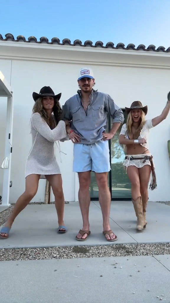 I’m giggling 🤎🤠

#LTKStyleTip #LTKFestival #LTKWatchNow